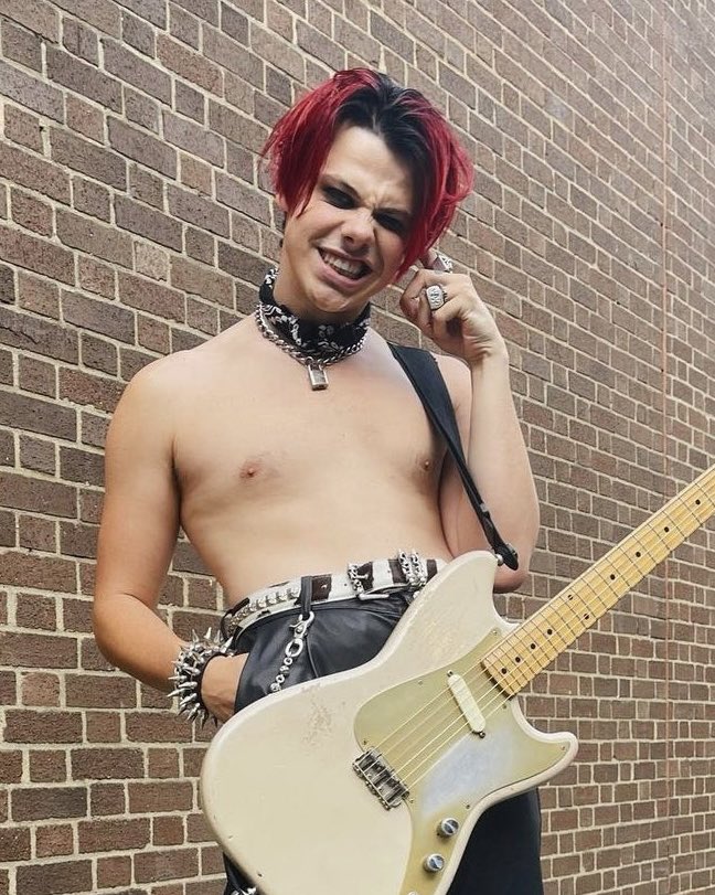caitsjxo's tweet photo. i’m sorry i’m a red hair girly forever https://t.co/u1yrbKeS1c
