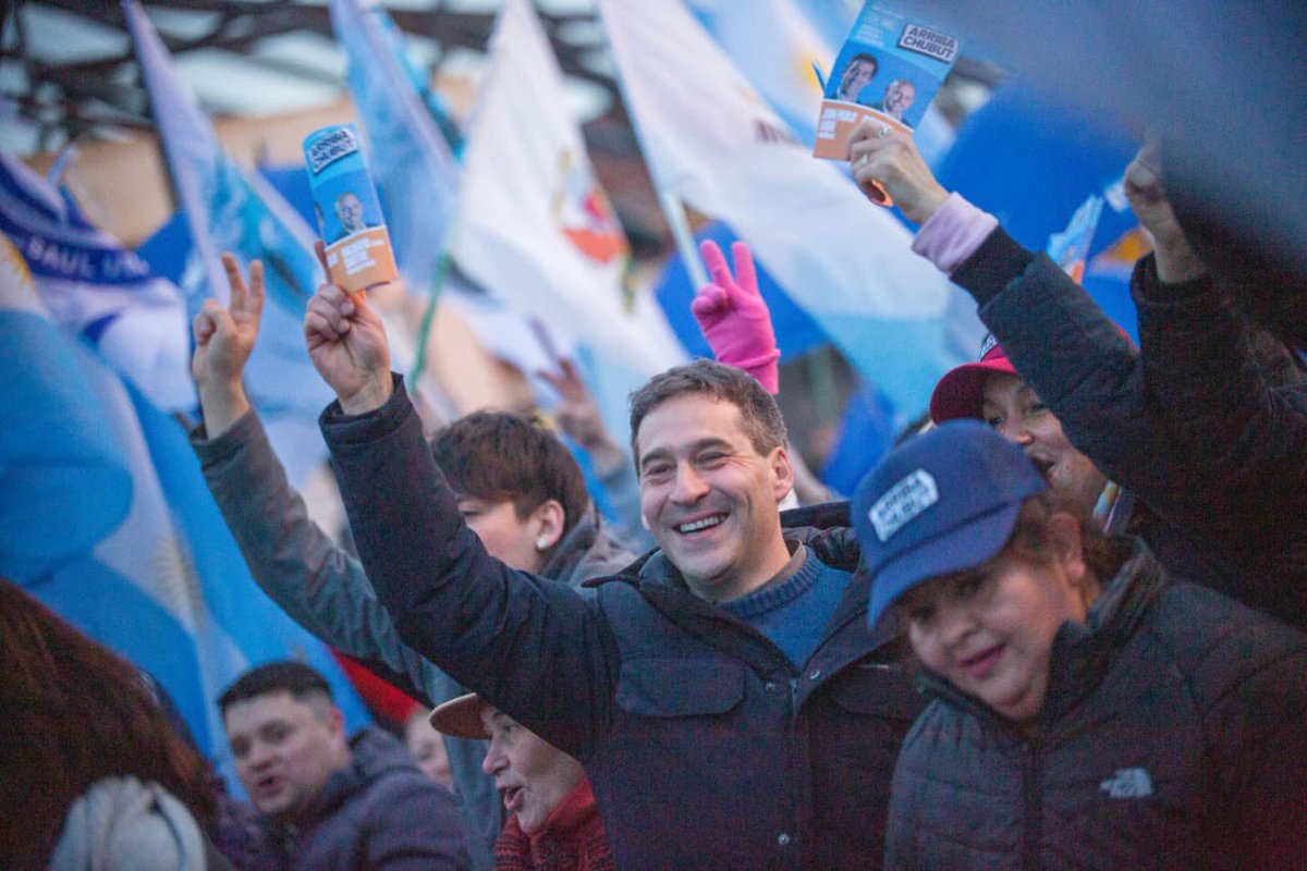 La alegría de la gente se vive en las calles. Junto a más de 800 vecinos recorrimos los barrios Quirno Costa y Ceferino.  

Solo quedan cuatro días para un día histórico. Vamos a transformar #Chubut y seguir impulsando esta ciudad que tanto amamos 💙

#ArribaChubut