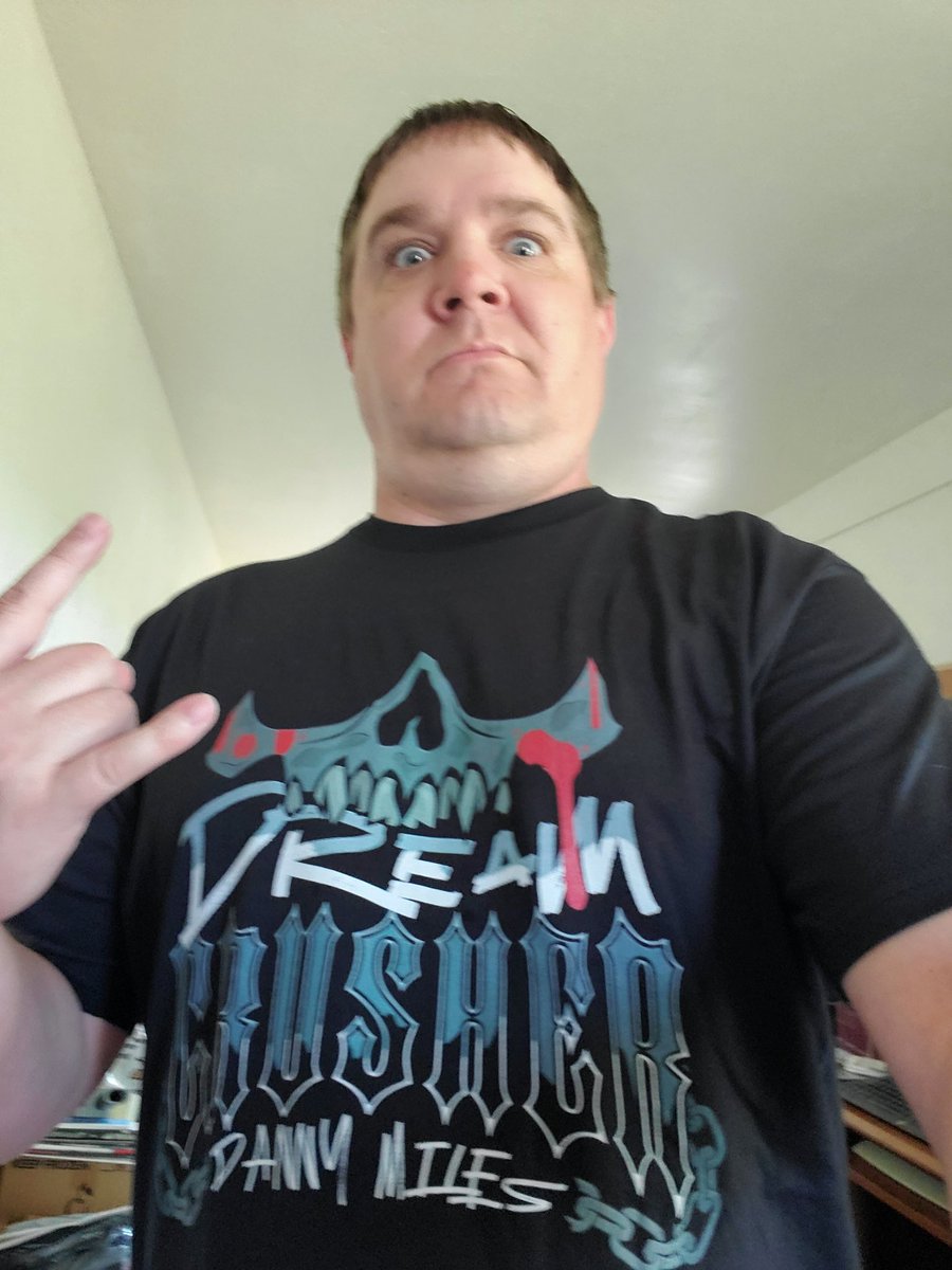 weemanator4's tweet photo. How many dudes from Iowa have a Dream Crusher @DannyMilesUSA shirt? I got mine today and it is SWEET! https://t.co/e89aBuBFKI