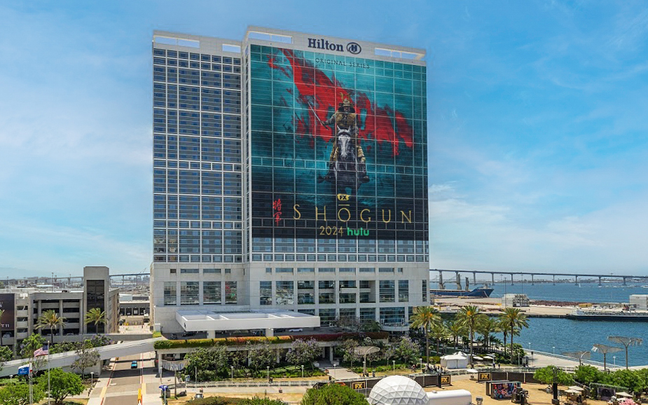 pr1marycolor's tweet photo. Thrilled to have been a part of Comic-Con weekend once again with this larger-than-life building wrap! 

Spanning an impressive 238’ x 226’, this eye catching installation took just 4 days to come to life. 

#shogunfx #comiccon #buildingwrap https://t.co/vpmWX4BUXJ