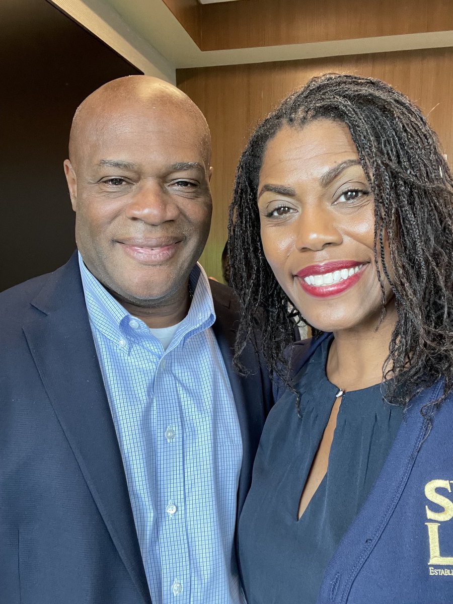 biglawboy's tweet photo. ⁦⁦@ParkerPoe⁩ Atlanta hosted several ⁦@SouthernULaw⁩ students discussing sports and entertainment law.  Pleasantly surprised to meet ⁦@OMAROSA⁩ among the student guests. https://t.co/qzlHbxURYU