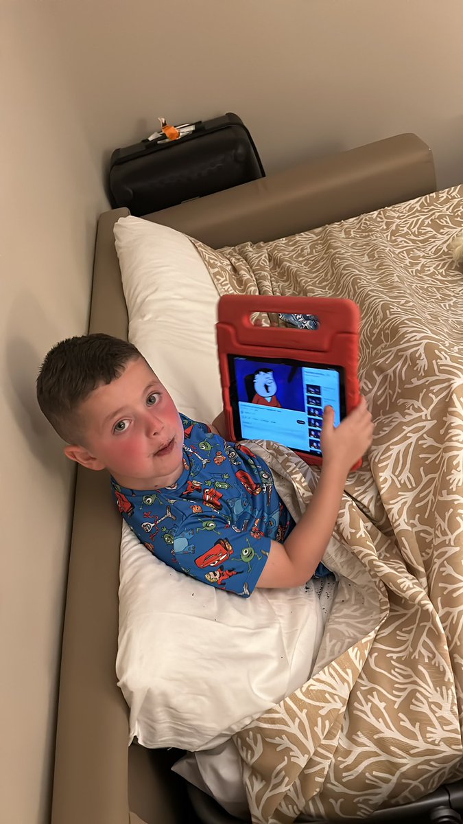 1flexfitness's tweet photo. in tenerife on hols and the wee man watching @rickygervais show eating oreo's. said his favourite is the start of the diary when karl goes to gran canaria 🤣 https://t.co/tziLUxt5j2