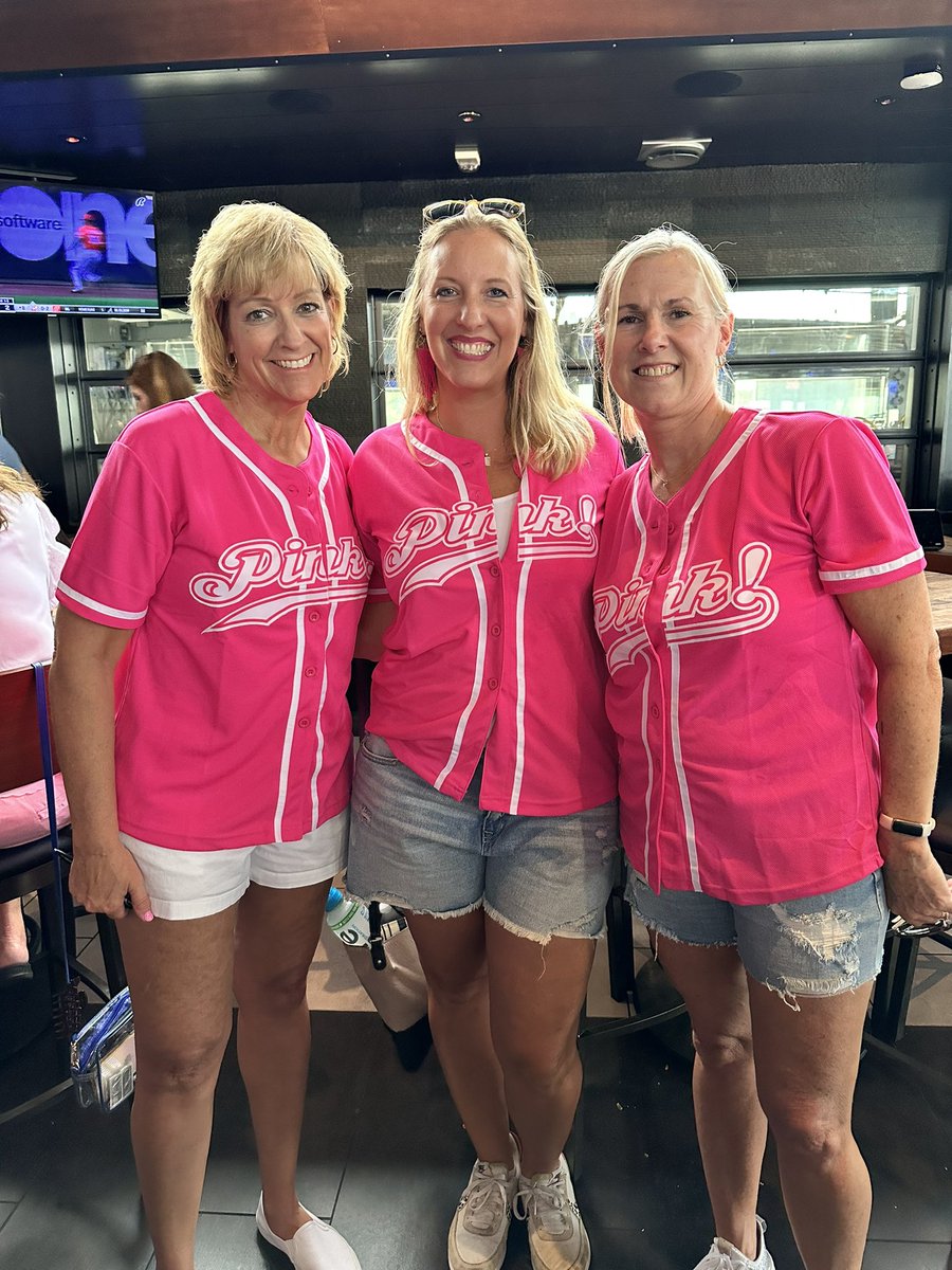 LABrown12's tweet image. Color me in sunshine! @Pink   #greatamericanballpark #missiebpeeps #usa