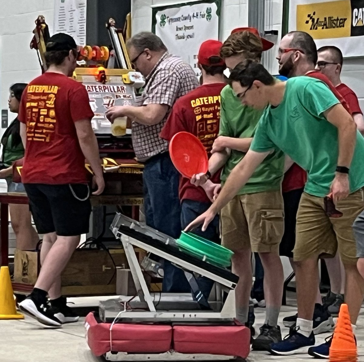 Love seeing #TSCSchools robotics teams sharing their passion with Tippecanoe County fair goers. These robots are built & powered by some amazing students! There is a place for you to get involved; call McCutcheon or Harrison for info. @Team4272 @FIRSTweets @1747robotics