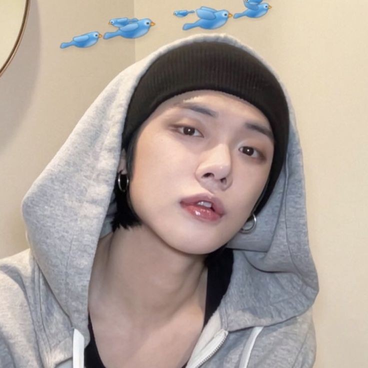ivyeons's tweet image. #yeongyu au   —    MDLR

donde yj, mejor conocido como el yoni, un cani español de los de toda la vida, parece obsesionarse con bg, un niño whitexican fresa que llega nuevo a su clase
¿que pasará cuando yj decida enseñarle a bg cómo es una vida española?