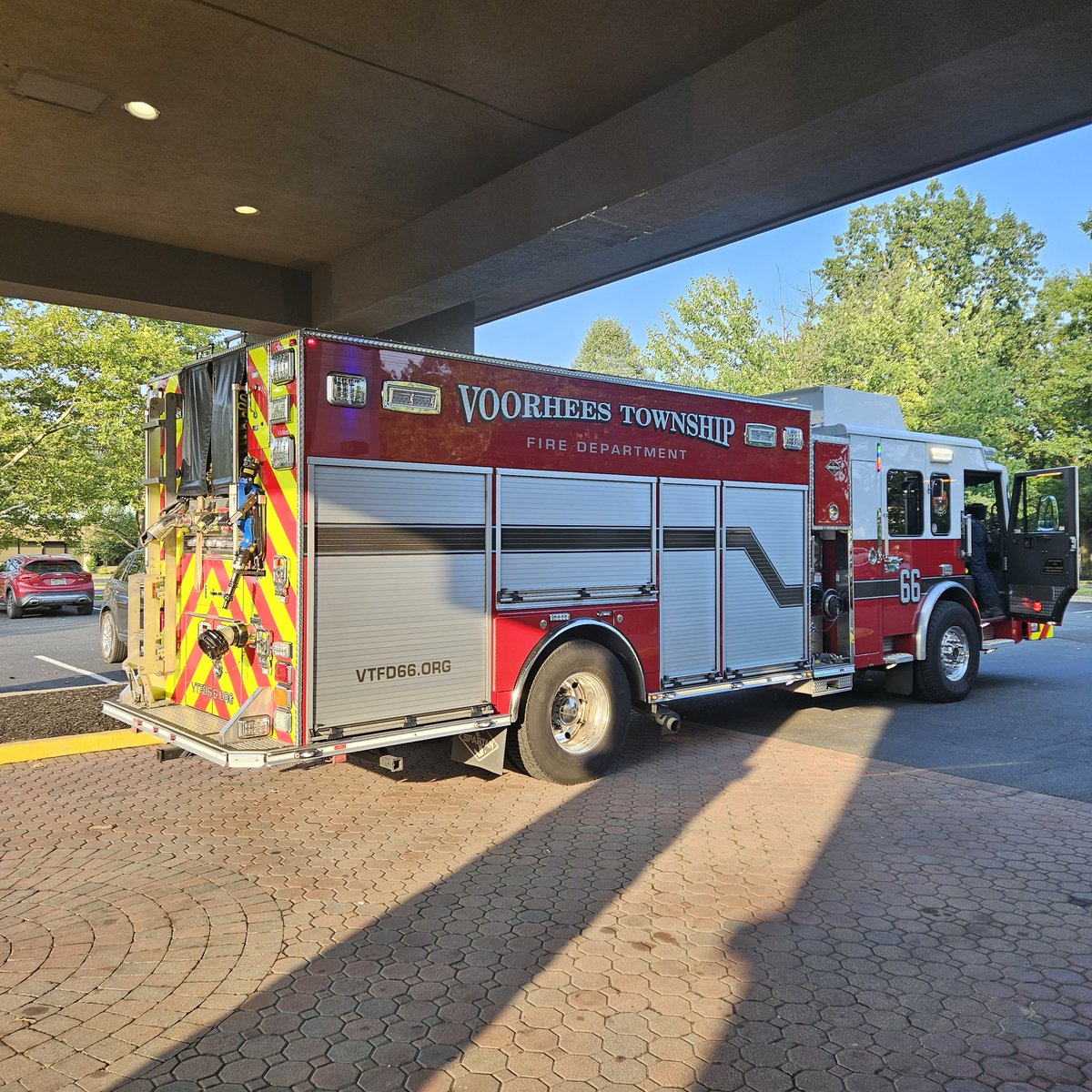 Big thanks to <a href="/FireVoorhees/">Voorhees Fire Department</a> for helping our campers get unstuck from elevator and getting players up and down from stairs 👏🏽 🙌🏾 #whatsisgonnatake #teamwork