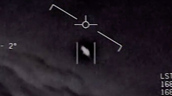 Alirassaw_'s tweet photo. خب گفتن که ما یه سری از بقایای UFO یا همون موجودات فضایی در اختی��ر داریم سوال اینجاست چرا تا الان مخفی نگهش داشتن؟ چرا الان دارن بازگو میکنن ؟ و اصلا چقدر صحت داره این حرفا داره عجیب میشه دیگه 😶🚶 https://t.co/93f1r05Rag
