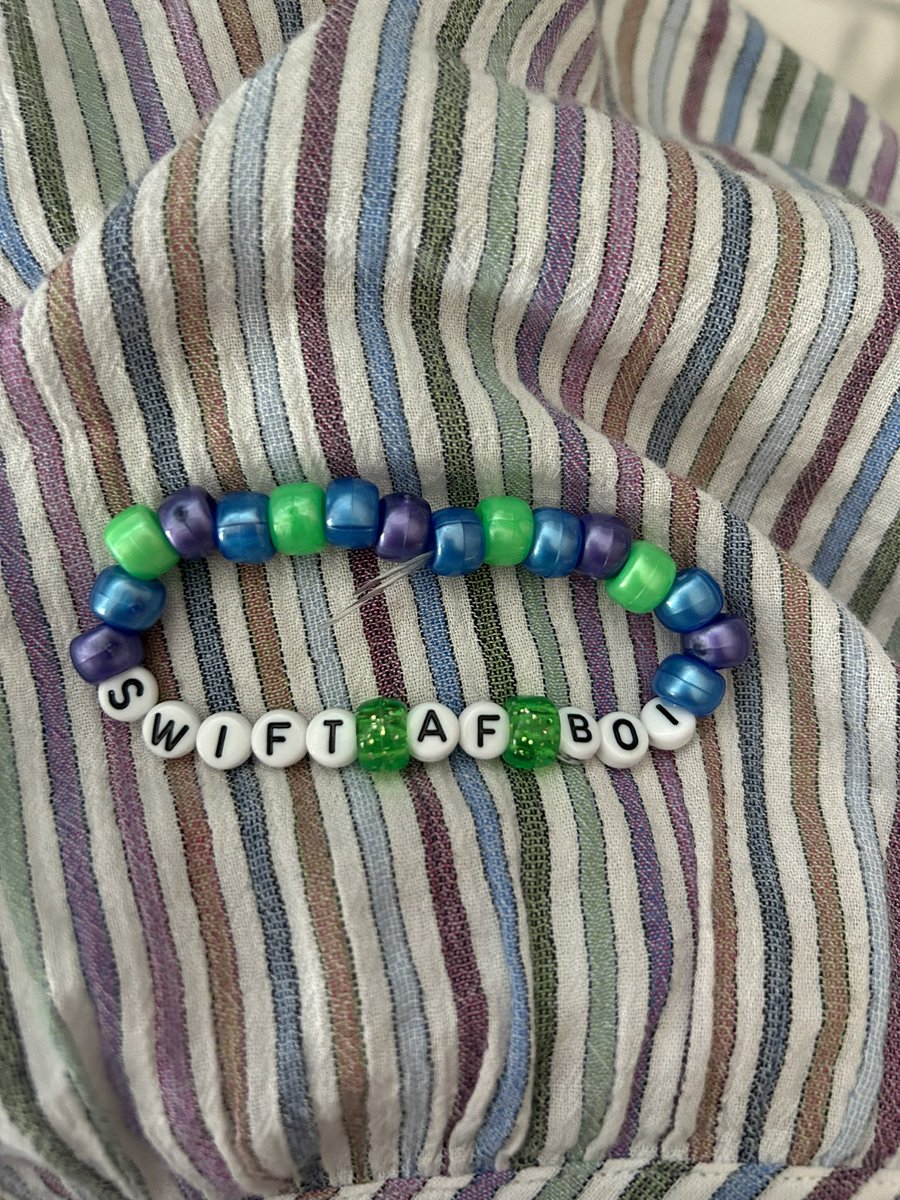 preppydarling's tweet photo. I love this bracelet so much, I canβt bring it to tour to trade it π #SwiftAFBoi https://t.co/P43gw5Z8Y2