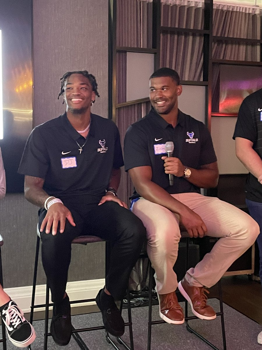 .<a href="/DarrellHarding0/">Darrell Harding Jr</a> and <a href="/zioncarter19/">Zion Carter</a> are all smiles at tonight’s Bulls Coaches Caravan at the downtown Aloft Hotel. 

#UBhornsUP l #PoundTheRock