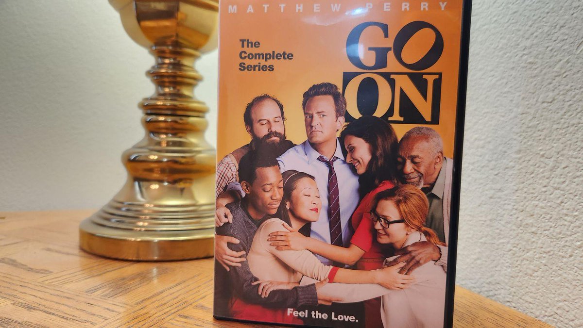 Matthew Perry stars in GO ON: THE COMPLETE SERIES, a new #PhysicalMedia release from @MillCreekEnt! Do you remember this sitcom from 2012?

UNBOXING: https://t.co/CWPhddZzJY

#MillCreekEnt #MatthewPerry #2010s #sitcom #TV #comedy #sports #homevideo #DVD https://t.co/2SWFVQCf9W