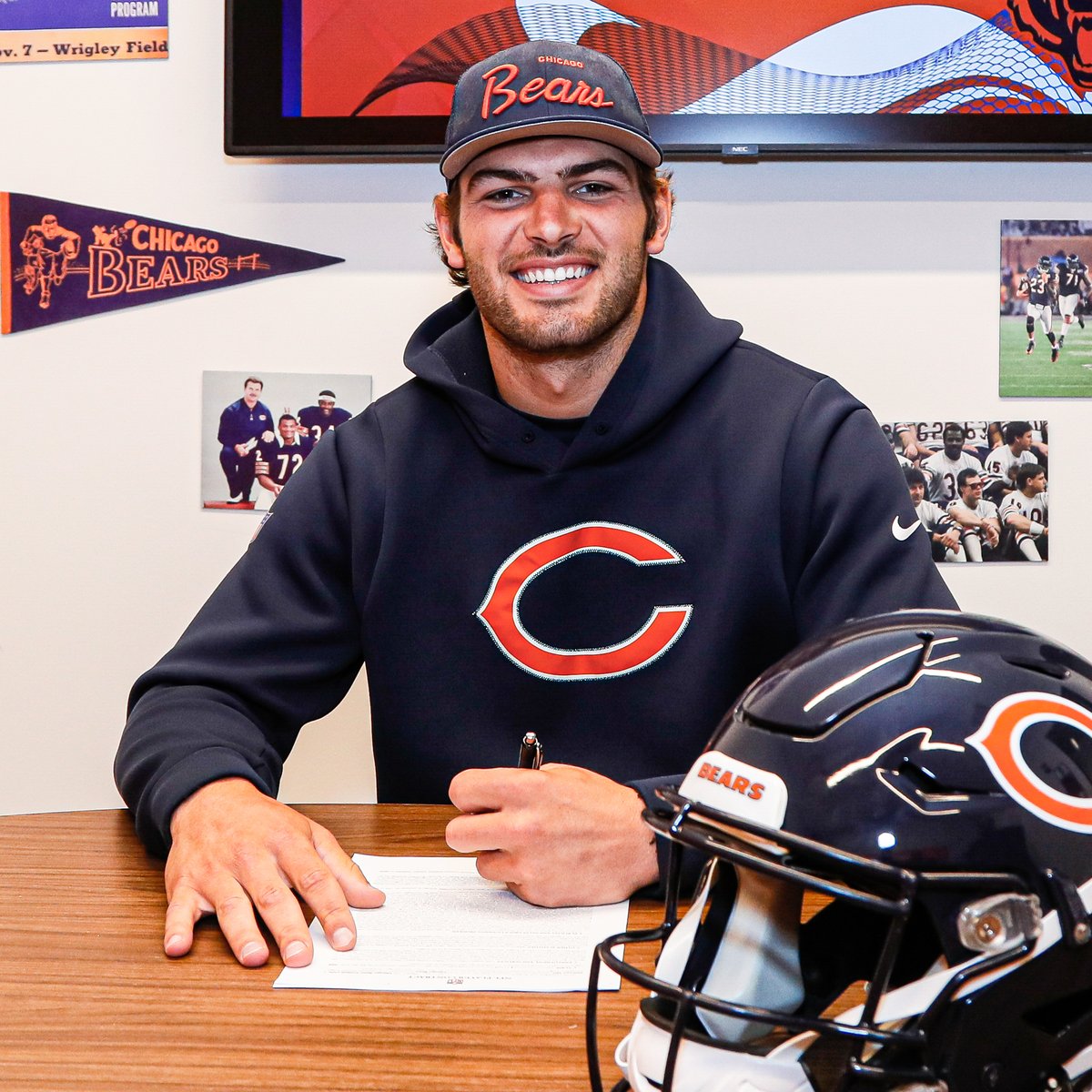 ChicagoBears's tweet image. Done deal 🤝