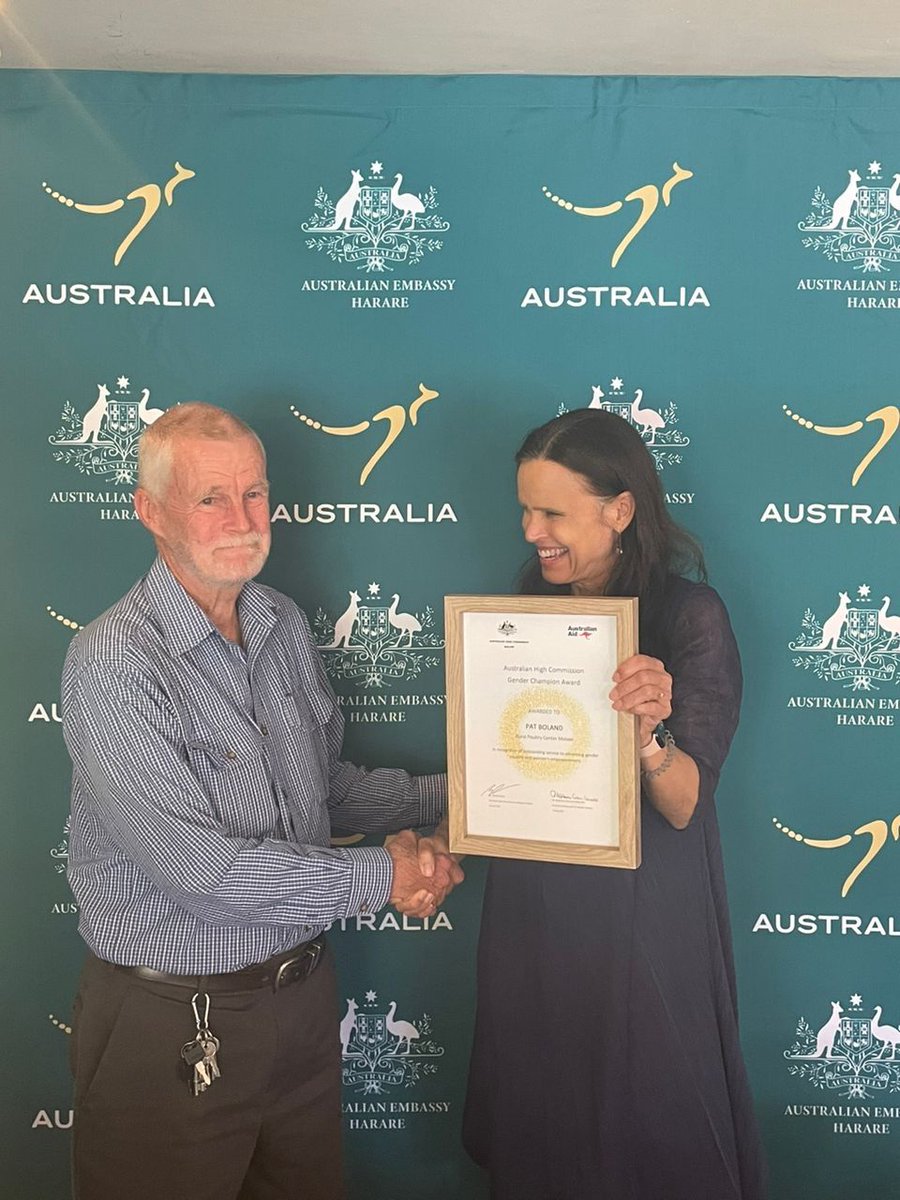 Congratulations to Dr Pat Boland on receiving an award from the Australian High Commisson in Malawi in recognition of his efforts in advancing gender equality in his work on poultry #vaccination in 🇲🇼. @AusAmbGender
