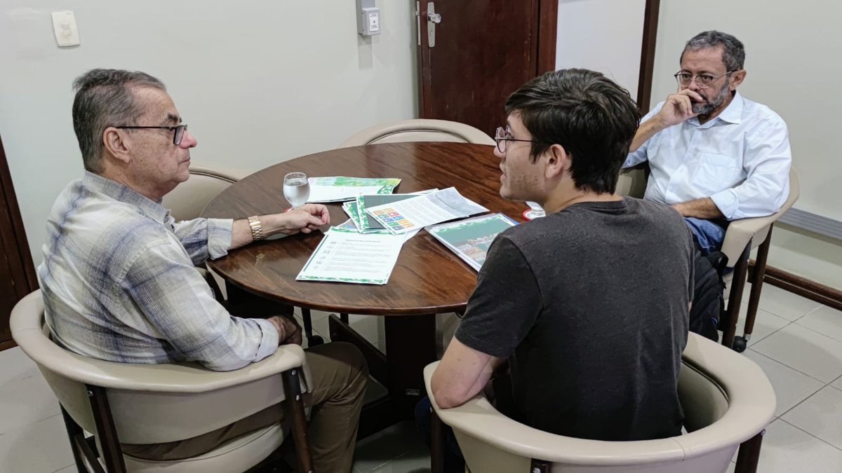 ufrnbr's tweet photo. O vice-reitor da UFRN, Henio Ferreira de Miranda, recebeu a visita do coordenador de Meio Ambiente do Diretório Central dos Estudantes (DCE), Wilen Ivinen Lopes Ferreira. A ocasião marca a primeira reunião da nova gestão da representação estudantil. + https://t.co/yJZvwdxnvj https://t.co/Egpc6Aq3Xq