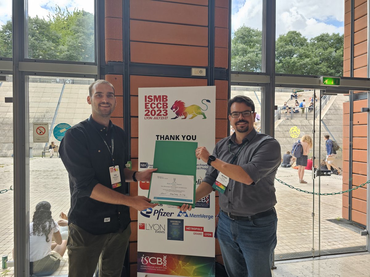 Also a big congrats to 
Felix Offensperger, Markus Joppich, and Ralf Zimmer
for their best poster award
for "Visualizing (differential) expression patterns with fuzzy concepts as FlowSets" at #BioVis at #ISMBECCB2023 🎉