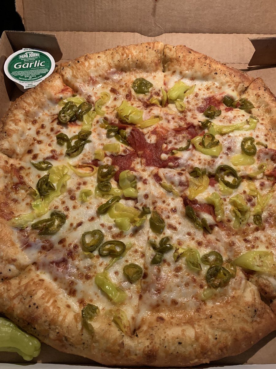 I got the new garlic extra stuffed crust with peppers added recently from <a href="/PapaJohns/">Papa Johns</a>  it was amazing 😊