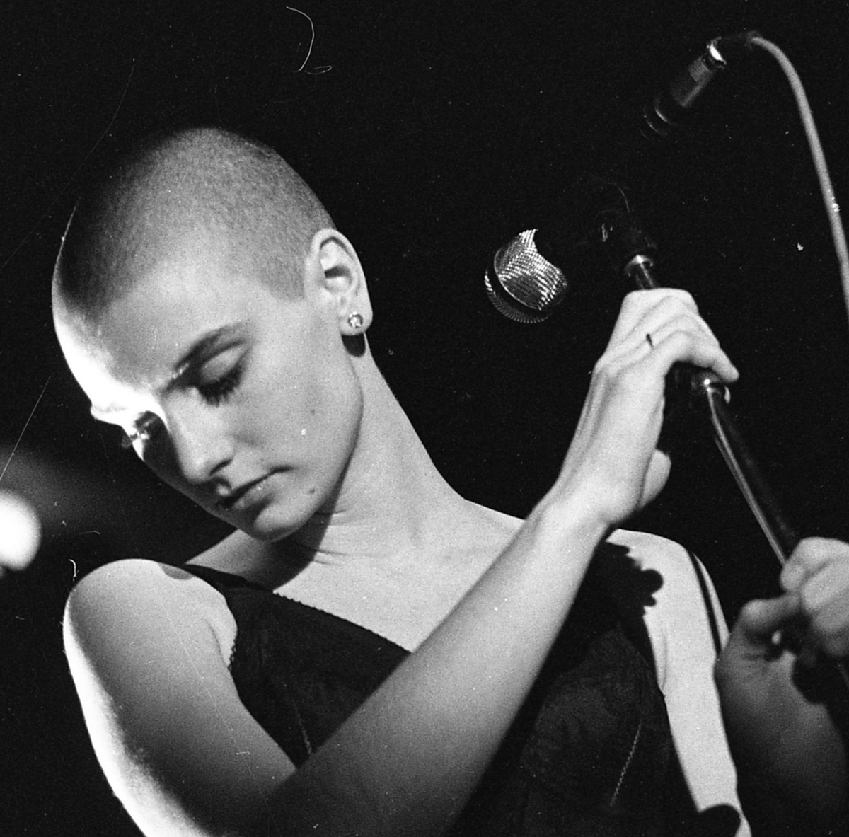 BoyGeorge's tweet photo. Devastated to hear about Sinead. 

'I love you Sinead but I question The Pope sometimes' 

You were the real deal. Up the Irish! https://t.co/9KvaemJS2x