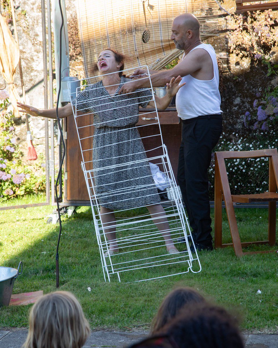 PazodeRaxoi's tweet photo. 🤹♀️ E non podía faltar o #circo nas #FestasDoApóstolo co espectáculo "Home", ofrecido pola compañía da acróbata e clown Cristina Solé esta tarde no parque de #Bonaval! 👏
#Apóstolo2023 @santiagoturismo @Mocidade_Compos @GrupoCPHE https://t.co/NwACFFTt0E