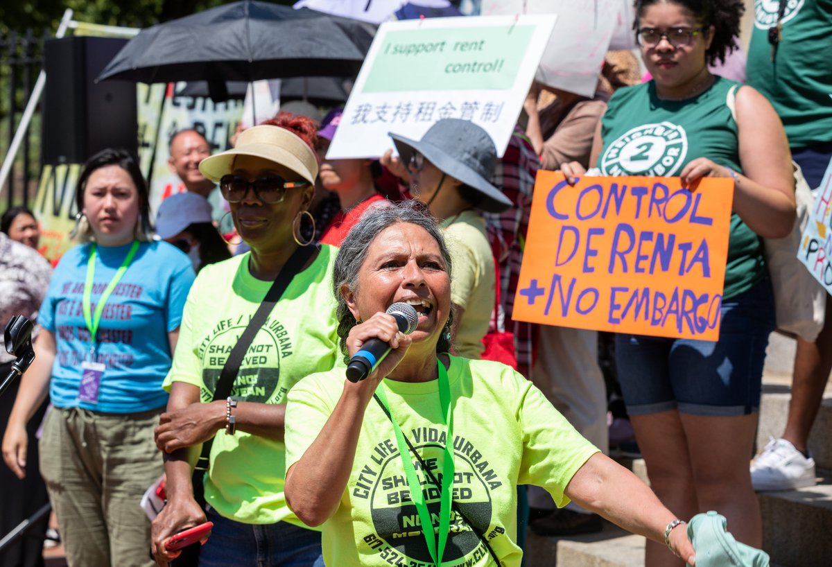 CityLife_Clvu's tweet photo. We need immediate, PERMANENT solutions. This is a housing justice issue + a racial justice issue‼️ LET’S PASS RENT CONTROL + FORECLOSURE PREVENTION — CONTACT YOUR LEGISLATORS NOW! Use
@homesforallmass tool ⬇️ #RentControlMA #ControlDeRentaMA #MaPoli https://t.co/6AqiYrNBXk https://t.co/2fKg9iU89b