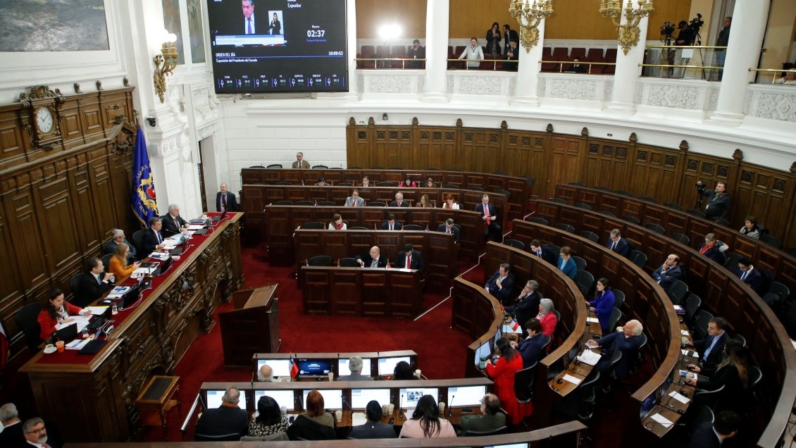 PiensaPrensa's tweet photo. CHILE RACISTA | Consejo Constitucional dice no a la consulta indígena del anteproyecto: republicanos y delegados de derecha votaron en contra. El tema fue tratado durante esta jornada en una reunión de comités, en la que la oposición -que es mayoría- decidió votar en contra de la realización de esta instancia.