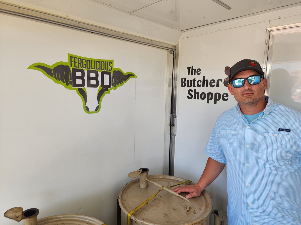 The Bushmaster BBQ trailer just got some new decor!  

#fergdoinfergthings #fergoliciousbbqworldwide #kcbs #proudsoulsbbqkc #teamproudsouls #proudsoulsbbqandprovisions #bushmasterbbq #kingdomofQ #barbecue