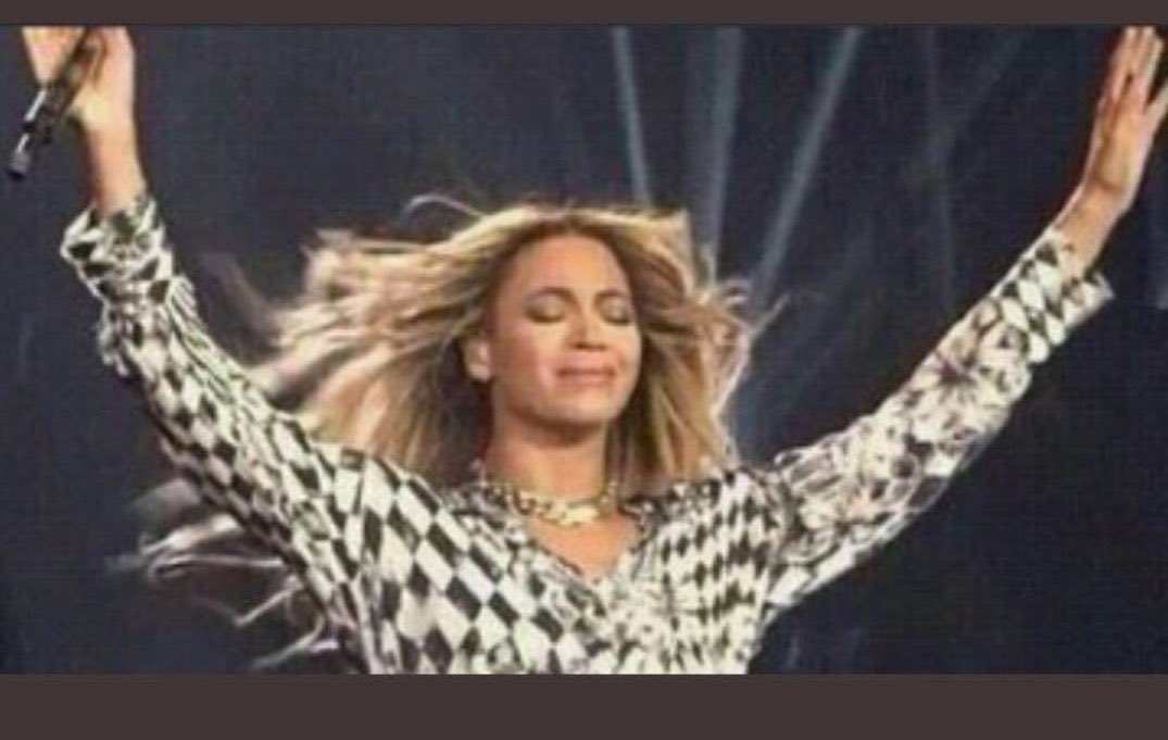 Zahraldd's tweet photo. Elites, what was your reaction yesterday when you heard about this deal? 

Me:

#SamsungXErica 
GALAXY UNPACKED WITH ERICA 
STAR GIRL X SAMSUNG
#EricaNlewedim 
#EricaxSamsung https://t.co/DkuKx6PBu7