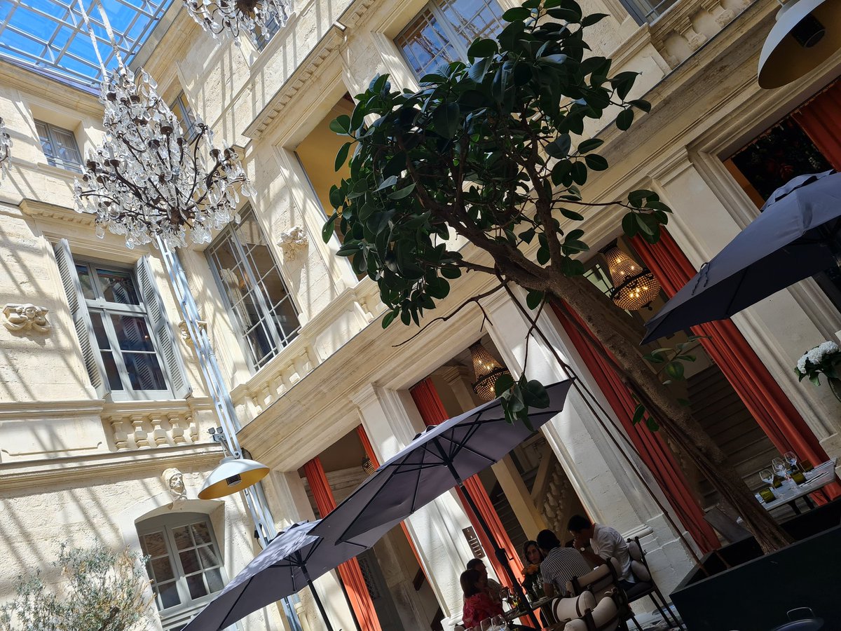 Phil_Saurel's tweet photo. Top l'hôtel "Richer de Belleval" et la jolie terrasse de son restaurant sous la verrière, place de la Canourgue. 
L'ancien tribunal des prud'hommes totalement rehaussé par la mise en valeur de son architecture.
Merci #GGL, #ThierryAznar, les #Pourcel pour leur engagement sans faille.
Merci @datirachida d'avoir permis à la ville de #Montpellier de récupérer le bâti en transférant le tribunal rue de la #Méditerranée.
Merci aux services ville et métropole,  aux architectes du patrimoine et à tous les corps de métier qui ont mené à bien ce projet exemplaire.