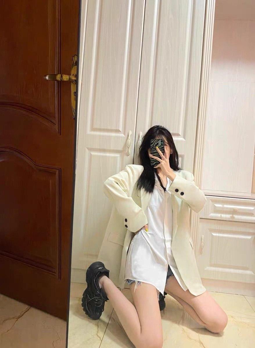 tt75111172's tweet photo. 97反差少妇一枚，饥渴难耐，反差，露出，坐脸，情趣，圣水，跳蛋，同城线下，25岁以下勿扰，评论区评论……#跳蛋挑战 #反差女 #反差婊 #情趣 #跳蛋挑战 #野外 #露出勾引 https://t.co/3W5VLe4oW1