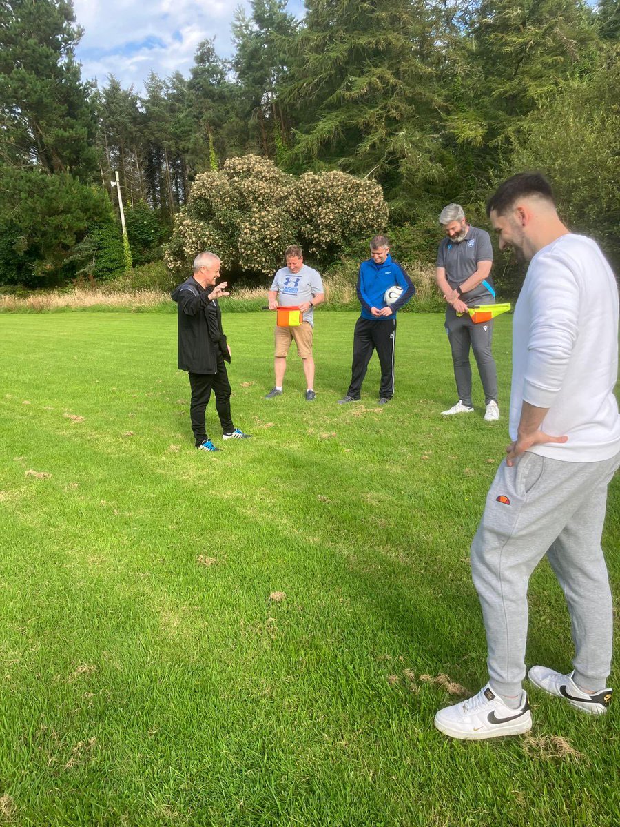 FAICork's tweet image. National Referee Week is in full swing, 10 new referees qualifying in Bantry this week will be an invaluable addition to the game in West Cork. Well done everyone, thank you @donalmcgrath3 for facilitating the course and Eddie Foley for tutoring!
#respect #norefnogame