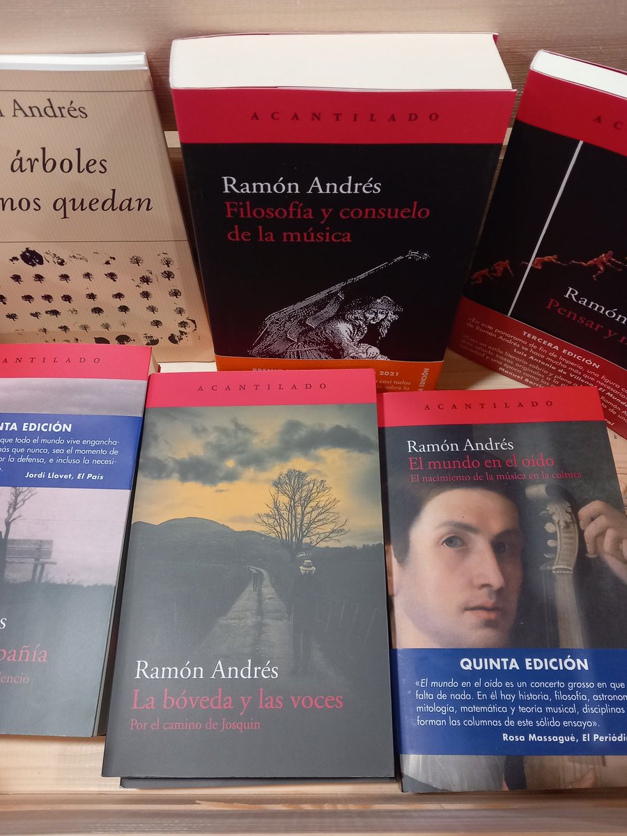 proencialibros's tweet photo. 📚 Preparando todo para o taller de pensamento con Ramón Andrés que está celebrando #LaPlantación en Rosende e onde poñemos os libros.
#pensamento #ramonandres #Rosende #LibraríadaProencia pp https://t.co/qOI52VPYVg