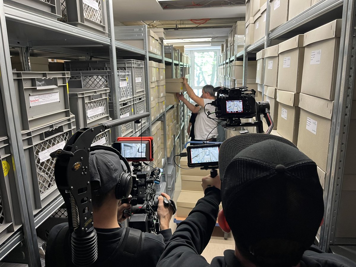 histarch's tweet photo. Projektbeginn zur anthropologischen Auswertung der Skelette aus dem Massengrab von Leipheim von 1525. Skelette zur Untersuchung nach Tübingen geholt. Menschen, die im Einsatz für Demokratie gestorben sind. https://t.co/Ulziet1OHq