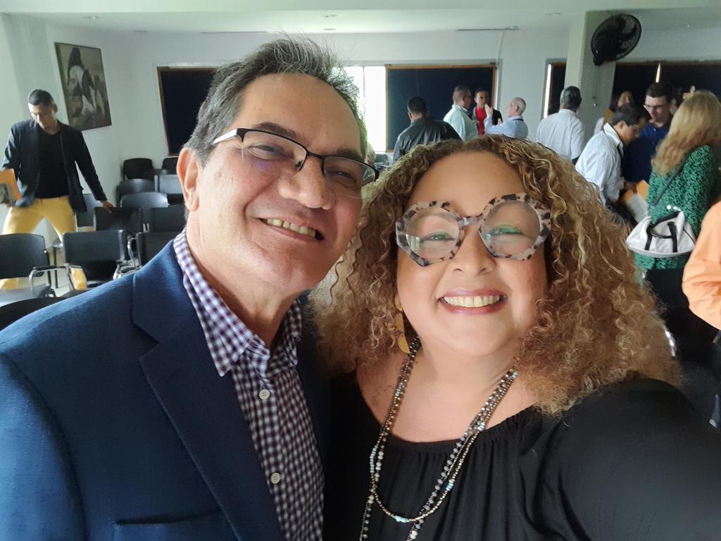 mcarcila's tweet photo. Entrega de credenciales a los nuevos profesores de la @FaCE_UC. Muchos queridos exalumnos ahora son colegas. BIENVENIDOS Y BENDICIONES PARA TODOS #almaFaCE @ginoiddefranco @UCarabobo @jessydivo @BenitoHamidian @cheopasionFCS #almaFaCE #profeCris #UniversidaddeCarabobo https://t.co/CEtWAHd0g7