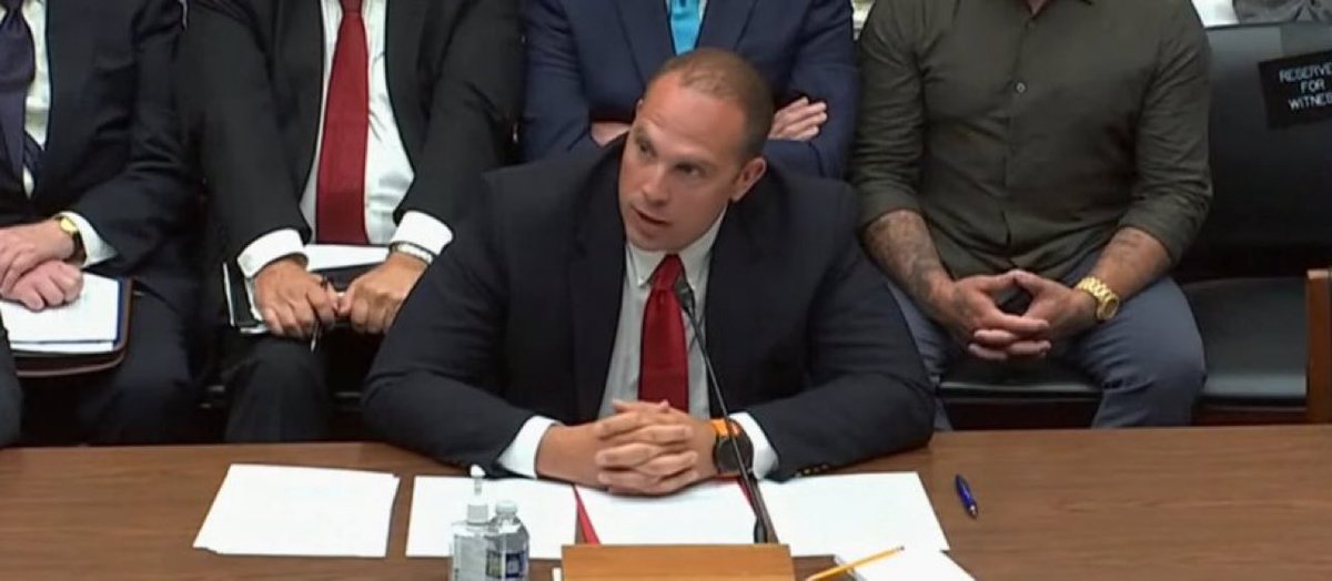 s7evendaysageek's tweet image. “Non-human biologics came with some of these recoveries” 👽🛸

Buckle up folks. Under oath, Mr. Grusch just told us WE ARE NOT ALONE!