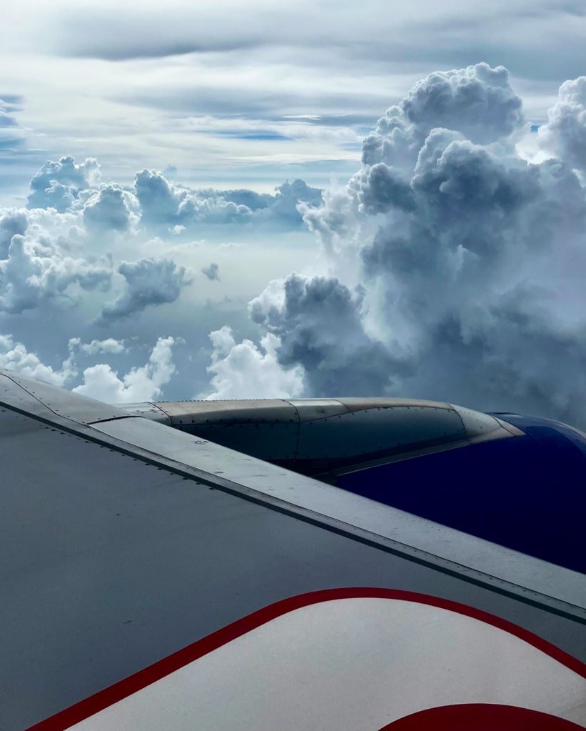 NaziaNafis's tweet photo. @walterkirn Absolutely agree! Took this from one of my more recent trips. Got me to thinking.. why are thought bubbles depicted as clouds? 🤔💭 https://t.co/mQvertsIcd