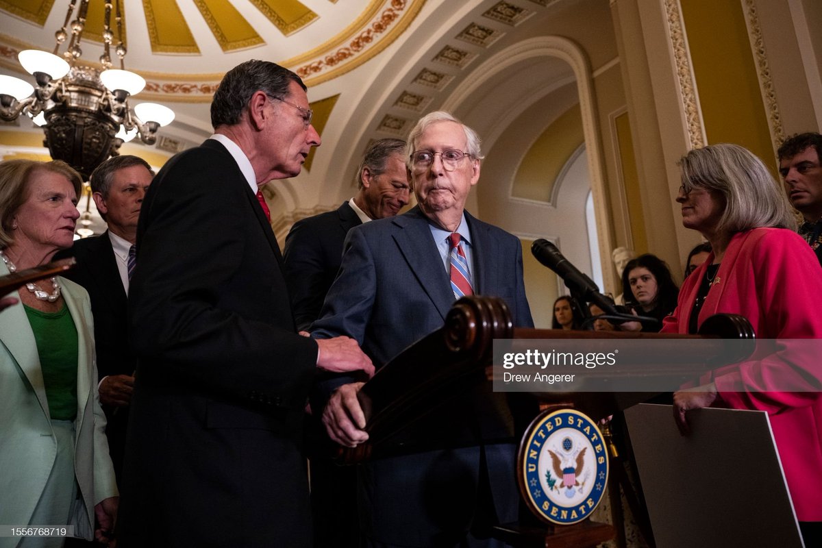 Sen. John Barrasso reaches out to help Senate Minority Leader #MitchMcConnell after McConnell suddenly froze and stopped talking during a news conference at the U.S. Capitol. McConnell was escorted back to his office but later returned and answered questions 📷️: @drewangerer
