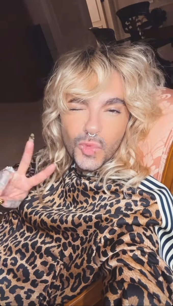 alienated_483's tweet image. Puedo escuchar el besito tronado 😭❤️‍🩹