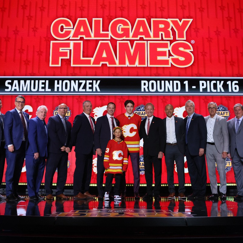 WHLGiants's tweet photo. NEWS: The Giants are incredibly proud to announce that forward Samuel Honzek has signed a three-year entry-level contract with the @flames! 

Congratulations Honzo! 🔥

Details 🔽