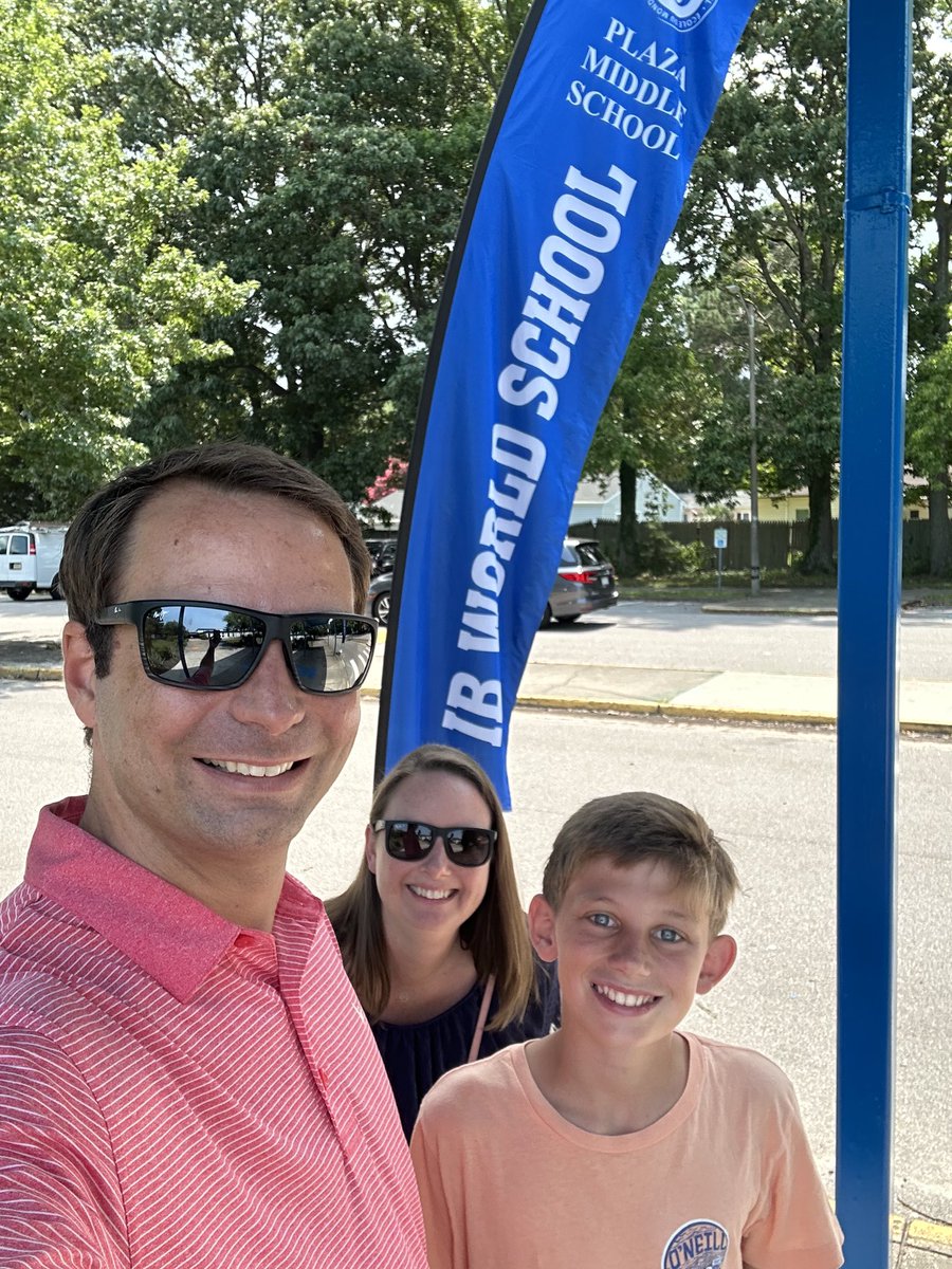 jcorsovb's tweet image. Excited for great things at PlazaMYP #IBUnited Family picnic fun and learning!