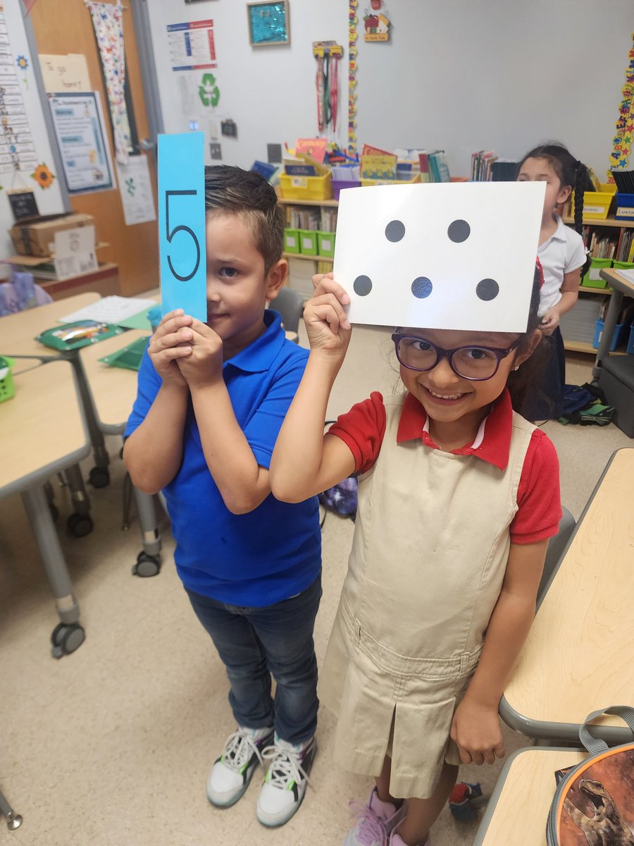 MariF_mve's tweet photo. Making 10...find a partner. @BVidana_MVE One team...one dream...soaring high. #firstgrade #goals https://t.co/x2wXUK9Bak