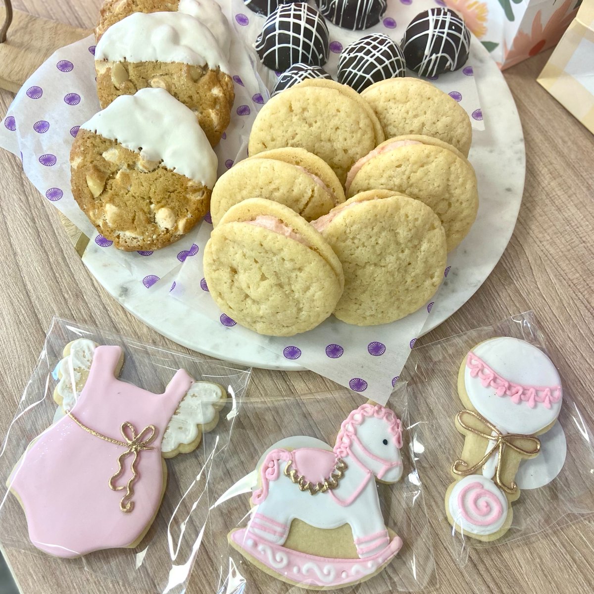 Every Baby Shower should have something sweet.🎀 🍪 Dessert Gallery specializes in catering and custom creations for any celebration! Place an order for your next event on our website.