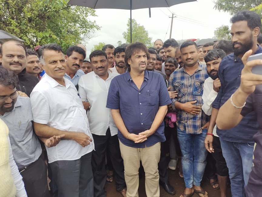 Madhu_Bangarapp's tweet photo. ನನ್ನ ಮತಕ್ಷೇತ್ರದ ತಾಳಗುಪ್ಪ, ಚಂದ್ರಗುತ್ತಿ ಮತ್ತು ಜಡೆ ಹೋಬಳಿಯ ನೆರೆ ಪೀಡಿತ ಪ್ರದೇಶಗಳಿಗೆ ಇಂದು ಭೇಟಿ ನೀಡಿ ನೆರೆಯಿಂದ ಹಾನಿಗೊಳಗಾದ ಪ್ರದೇಶಗಳನ್ನು ವೀಕ್ಷಿಸಿ, ಪರಿಶೀಲಿಸಿ ಸ್ಥಳಿಯರ ಅಹವಾಲು ಆಲಿಸಿದೆ.
#soraba #sorab #talguppa #talaguppa #chandragutti #hobli #Flood
#Madhu_Bangarappa
#Team_Madhu_Bangarappa https://t.co/7FP2zZos7f