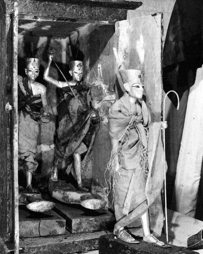 Original photo of the discovery of the tomb of Tutankhamun, 1922.