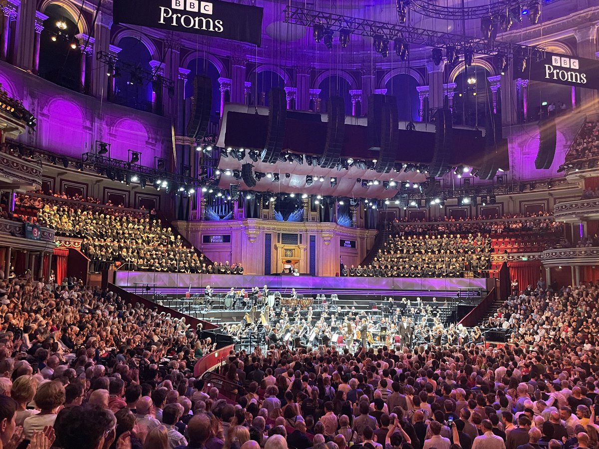 bbcproms's tweet image. Two choruses, three soloists, four bells and full orchestra - it can only be Rachmaninov’s The Bells 🔔🤩

@hallechoir #BBCSymphonyChorus @ManeGaloyan @popov241 @KymachAndrei @the_halle #SirMarkElder 

#BBCProms