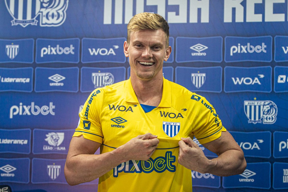 d1friedrich's tweet photo. Feliz e pleno pela decisão de voltar ao @avaifc !!!
Fé e coragem pra viver uma nova história. 🦁💙🧤👊🏻 https://t.co/B5Ds5ukfuv