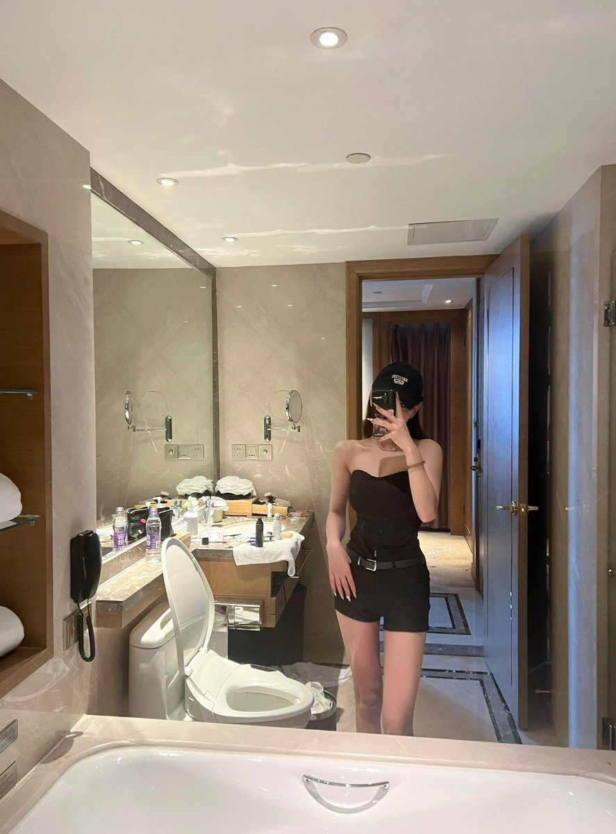 AsrafRain10's tweet photo. 肉体上满足才是灵魂的归宿 #浙江 #御姐 #反差少妇 #骚老师 https://t.co/Lmp7WqviBY