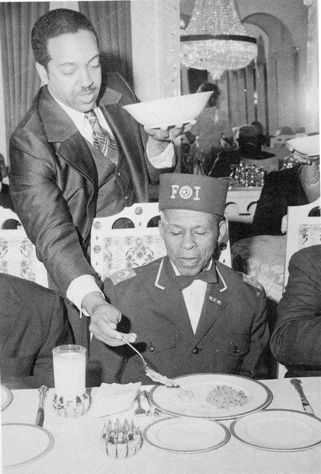 MuslimJournal1's tweet photo. Celebrating the "To Lead is to Serve" example of W Deen Mohammed - just months after becoming leader of his father's Nation of Islam - 1st Resurrection, setting the transition to the 2nd Resurrection https://t.co/L1lZ9Hwu4z