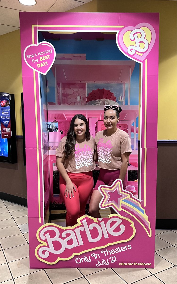 edithc32's tweet photo. We’re Barbie girls 💅🏼👛🎀👯‍♀️ https://t.co/RAtTJQaJXm
