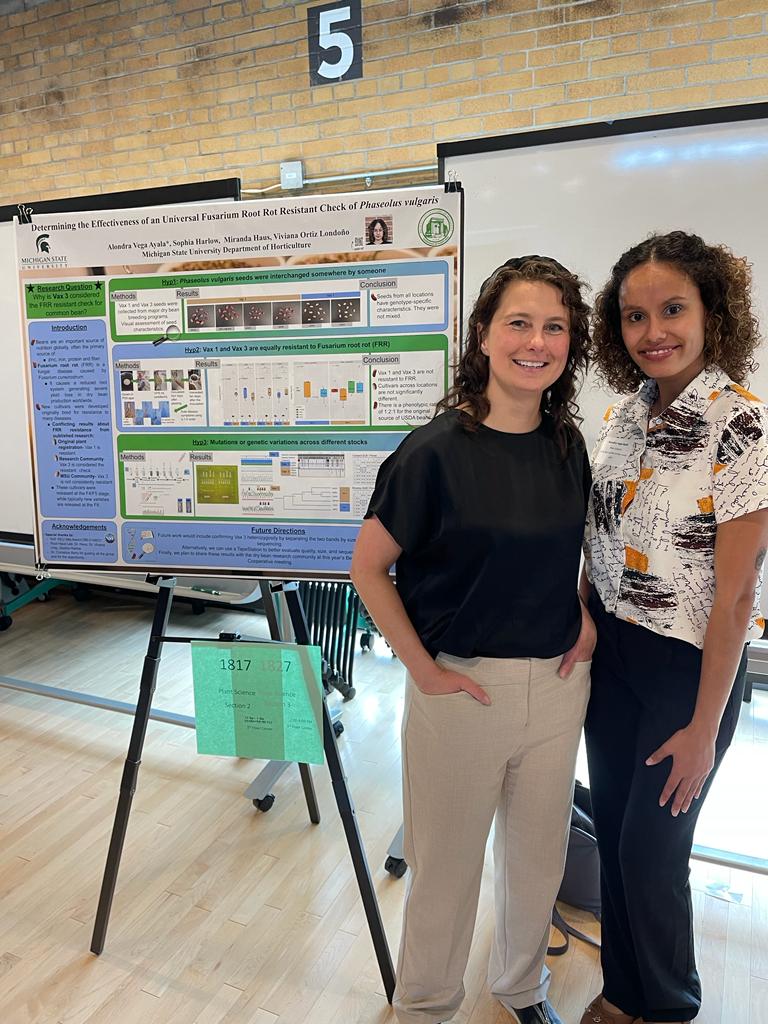 RootHausLab's tweet photo. Today our REU student from the University of Puerto Rico, Alondra Vega, presented her research from the last ten weeks on MidSure!

Great job, Alondra!
It was a pleasure to have you in our lab!❤️

#MSU #Midsure #REUprogram #FRR #Fusariumrootrot
@michiganstateu
@uprm https://t.co/3sB6pjlj9X