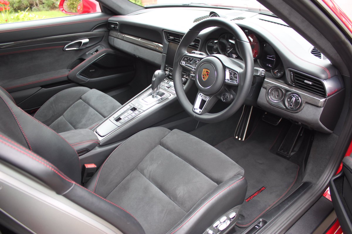 Divinedetail tweet media