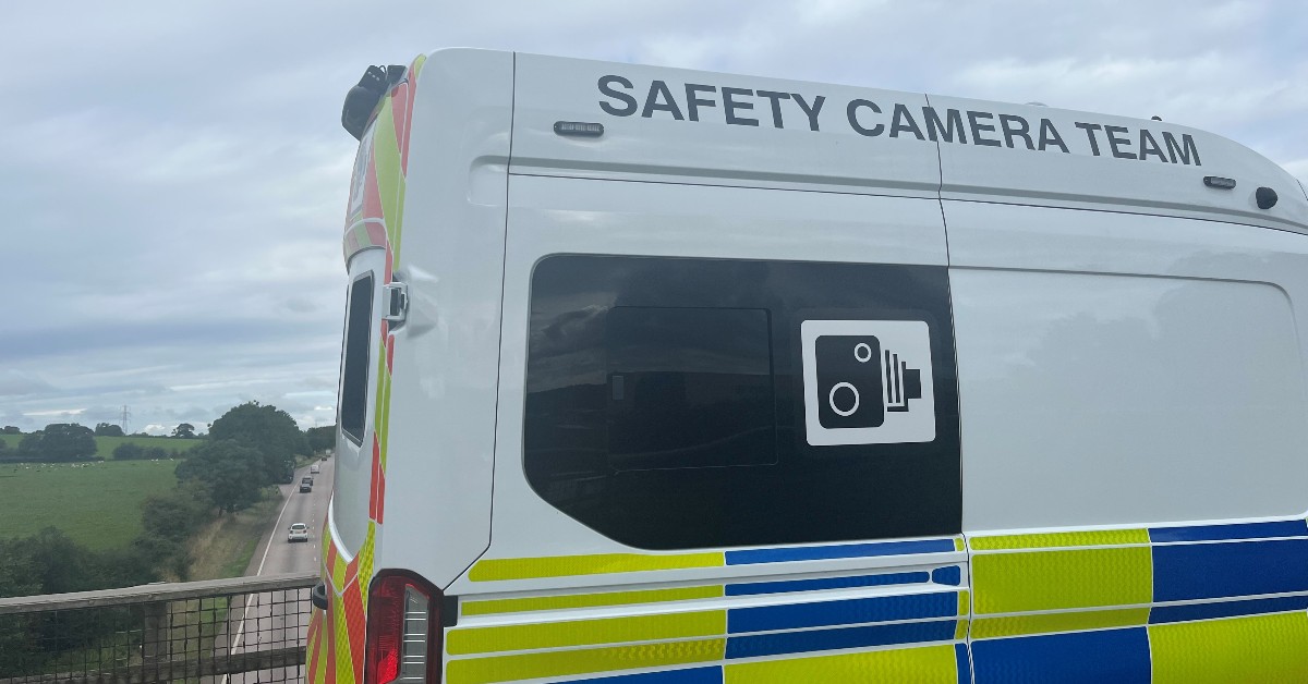 🚔 Officers from <a href="/RoadPolicing/">ZR</a> are joining forces with our Safety Camera Team to tackle speeding and other driving offences as part of our #SaferSummerRoads campaign.

Yesterday morning (25 July), they visited Uttoxeter and captured 7️⃣6️⃣ speeding offences on the A50.