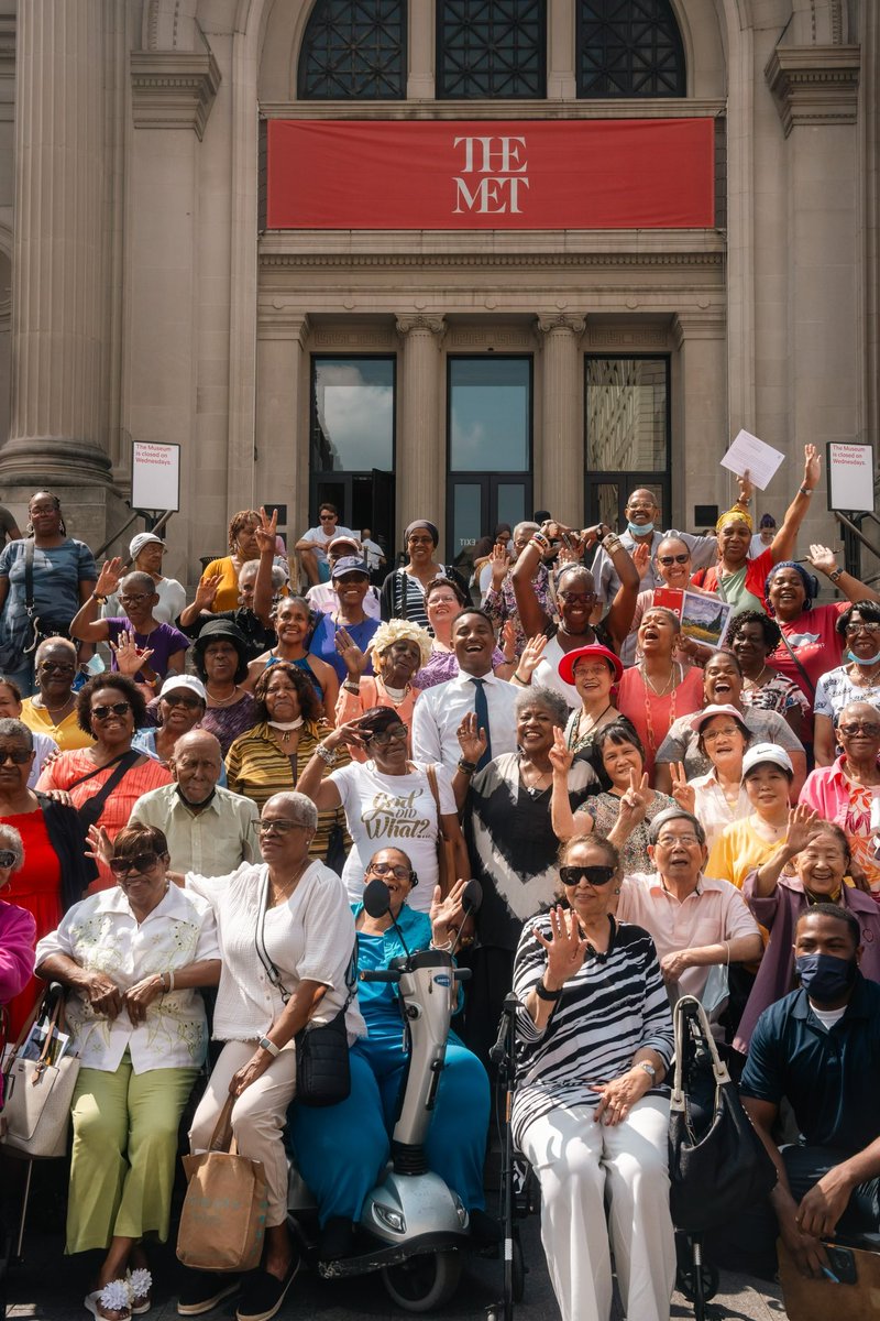 OsseChi's tweet photo. We took 150 seniors to the @metmuseum today! https://t.co/2HNCxKaS3v